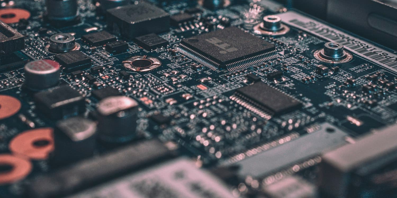 Claude vs Gemini vs GPT: Choosing the Right AI for Your Enterprise